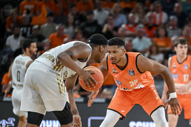 借巨资引入 借巨资引入