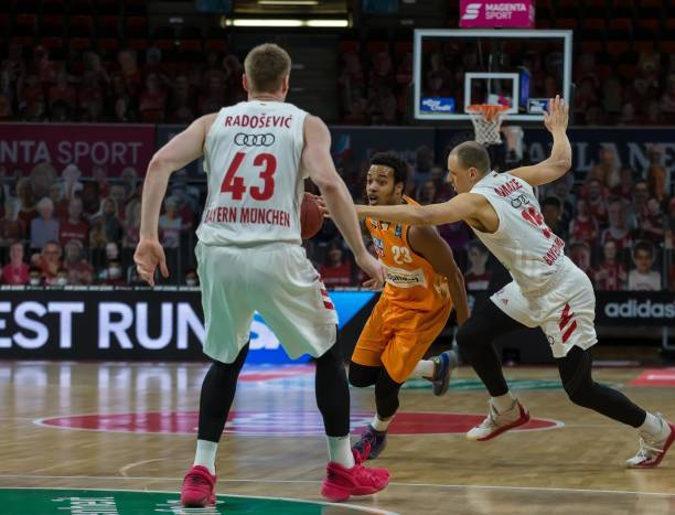 牵制对方中 牵制对方中